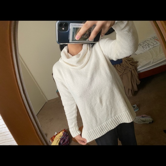 For the REPUBLIC turtleneck sweater - Picture 3 of 4